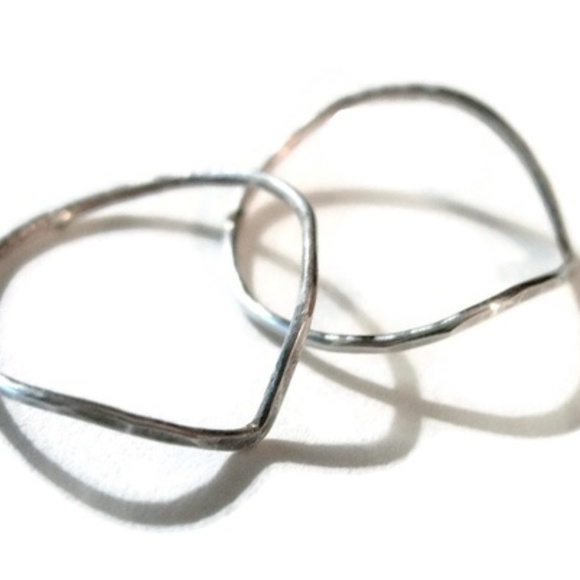 Chevron V Shaped Textured Hammered Midi Rings Set of 2 in 925 Sterling Silver - Picture 2 of 5